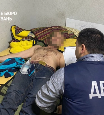 ГБР задержало двух работников военкомата Самбора за издевательство над мужчиной