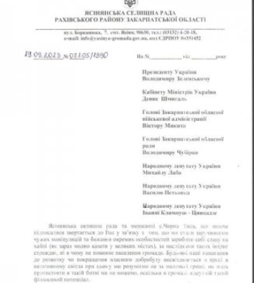 Чоловіки загинули, жінки - госпіталізовані: ДТП на автодорозі Мукачево-Львів