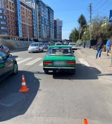 Показали момент збиття дівчини на переході в центрі Луцька (відео)