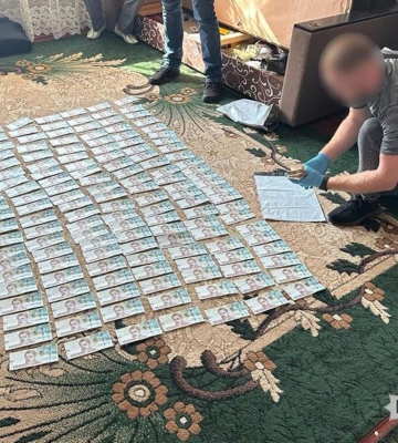 На Черкащині затримали чоловіка, який вимагав гроші з родин загиблих воїнів ЗСУ