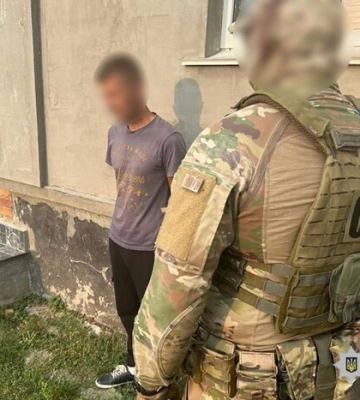 У Черкасах затримано чоловіка, який вимагав гроші у родин загиблих воїнів ЗСУ
