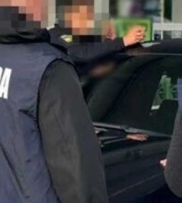 На Львівщині викрили двох інспекторів митниці, які брали хабарі за безперешкодне оформлення вантажу
