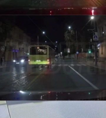 Львівські патрульні оштрафували водія маршрутки за проїзд на червоне світло
