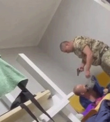 ГБР задержало двух работников военкомата Самбора за издевательство над мужчиной