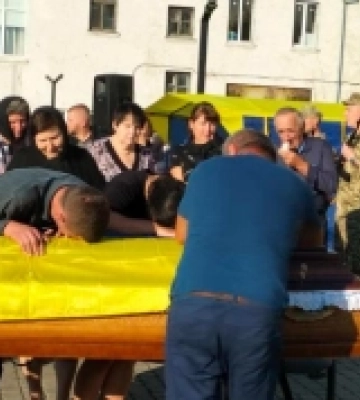 Востаннє на рідній землі зустріли 20-річного захисника з Рожища Івана Перія. ФОТО
