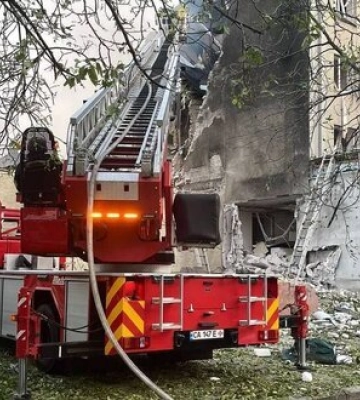 Наслідки ракетного удару по Черкасах, з-під завалів дістали чоловіка. ВІДЕО+ФОТОрепортаж