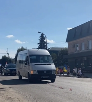 Навіки на рідній Волині: сотні людей зустріли траурний кортеж з тілом розвідника-сапера Івана Худини