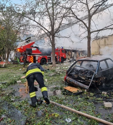 У Черкасах російські окупанти влучили в отель: під завалами перебувають люди