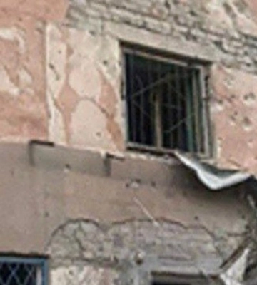 Рашисти вночі нанесли удар по гуртожитку у Херсоні: є загиблі та поранені