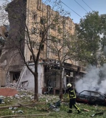 Ранковий удар по Черкасах: фото і відео руйнувань в центрі міста