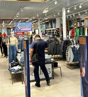 У Дніпрі у магазині одягу намагалися заборонити жінці годувати дитину грудьми: чим закінчився конфлікт