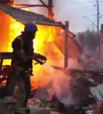 Уламки збитих ворожих ракет впали у кількох районах Києва: серед постраждалих – дитина