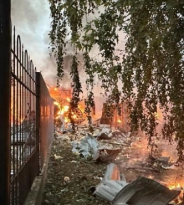 У Києві загасили пожежу, яка виникла через ракетну атаку