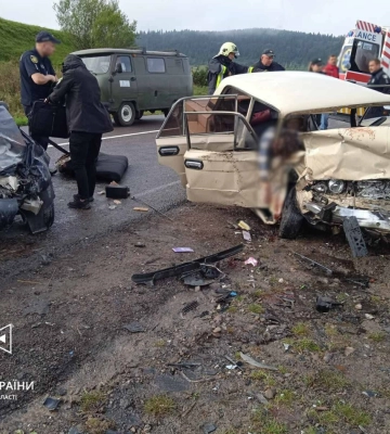 Смертельна ДТП на Львівщині: загинула жінка, чотири людини травмовані, - ФОТО