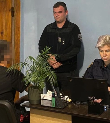 Витратив гроші з банківської карти адвоката на свої потреби