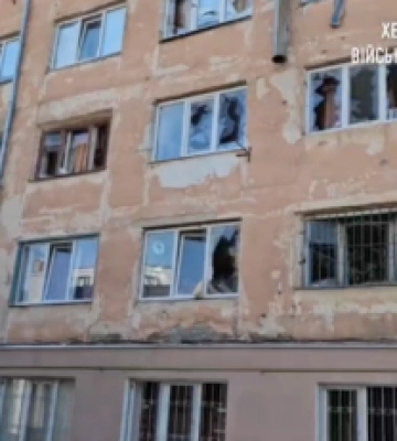 Россияне устроили ночью ад: видео последствий смертельного удара по общежитию в Херсоне