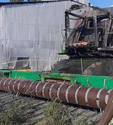 На території сільгосппідприємства на Харківщині внаслідок обстрілу згорів комбайн