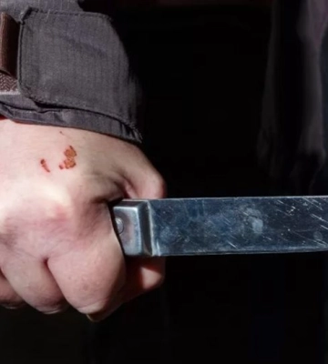 Київського поліцейського під час затримання вдарив ножем підозрюваний
