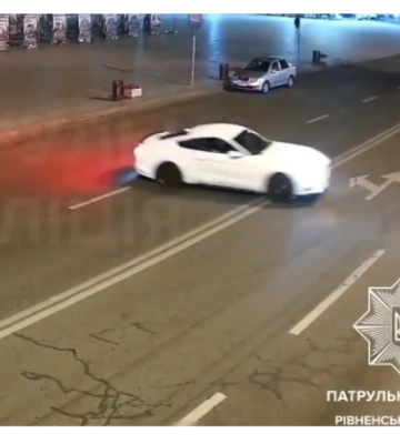 У Рівному знайшли водія Ford Mustang, який «дрифтував» перед світлинами полеглих захисників