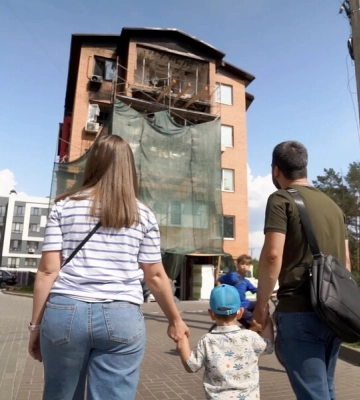 Лобода отстраивает жилье для молодой семьи в Ирпене