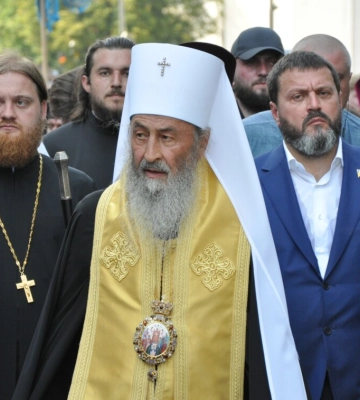Горсовет Днепра требует запрета деятельности церквей, имеющих связь с РПЦ