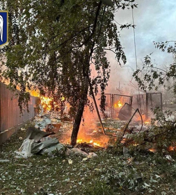 Ракетная атака на Киев: обломки упали в трех районах, есть раненые