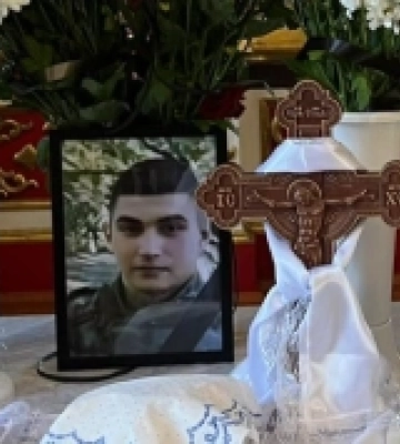 Рожищенська громада в останню дорогу провела 20-річного захисника Івана Перія. ФОТО, ВІДЕО