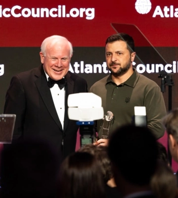Зеленскому в Нью-Йорке вручили премию Atlantic Council Global Citizen Awards за вклад в улучшение мира
