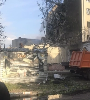 У Черкасах рятувальники продовжують розбирати завали, евакуйовані 13 осіб