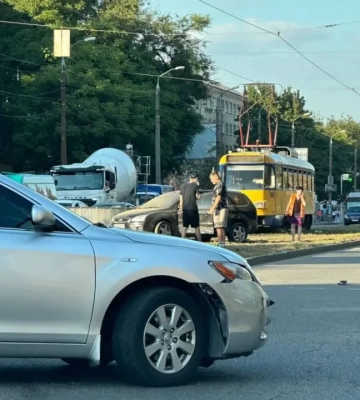 У середмісті Дніпра ДТП спровокувала затор