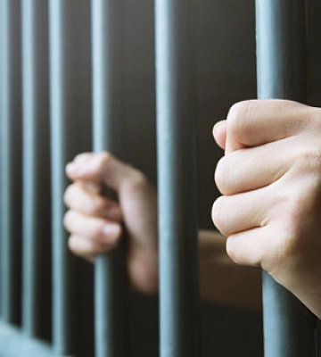 Жителя Днепра подозревают в изнасиловании малолетней дочери