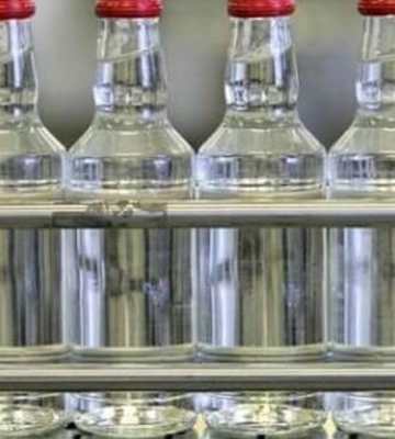На Запоріжжі правоохоронці викрили масштабну схему з продажу фальсифікованого алкоголю – фото