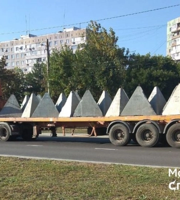 Армия РФ свозит под Мариуполь «зубы дракона» для обороны дороги на Крым
