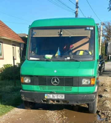 На Львівщині мікроавтобус заднім ходом на смерть збив пішохода
