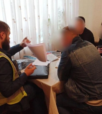 Могли пострадать не менее 50 человек: полицейские Киева разоблачили мошенника, продававшего несуществующие запчасти. Фото