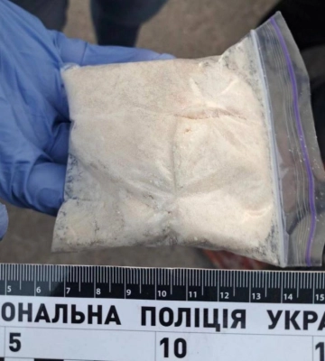 У Рівному зупинили водія, який порушив ПДР, і виявили у нього наркотики