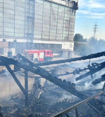 В Одеській області загорівся склад