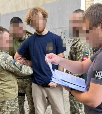 ДБР затримало військового, який втік зі служби та провокував правоохоронців у соцмережах
