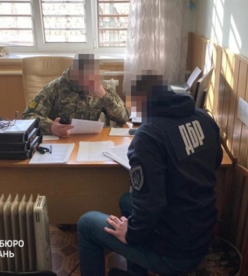 На Рівненщині посадовець військової частини протиправно призначав 500 000 грн доплат донці колеги