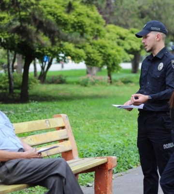 У Дніпрі правоохоронці розповіли містянам, як не стати жертвами шахрайства