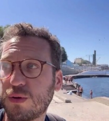&quot;Летят утки&quot;: видео момента прилета по штабу Черноморского флота РФ в Севастополе