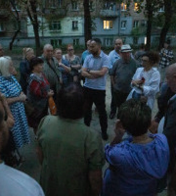 Жителі Сирця просять Кличка демонтувати МАФи через антисанітарію