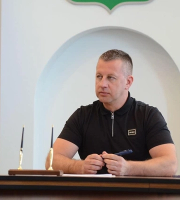 - Будуть скорочені необов’язкові видатки, а гроші перенаправлені на ЗСУ, - секретар Віктор Шакирзян