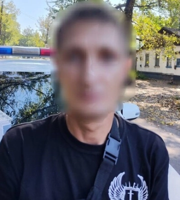 В Днепропетровской области мужчина представился волонтером и обокрал продавщицу в магазине