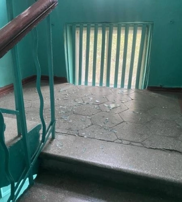 Жителя Кременчука повідомляють про вибухи: у будинках в центрі міста повилітали вікна