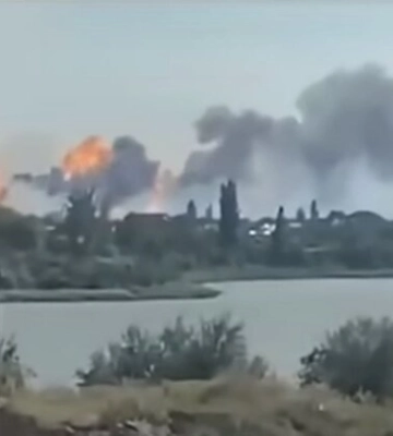 Самолетов не осталось: появились спутниковые снимки разбитого аэродрома в Саках
