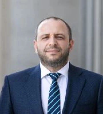 Про звільнення Умєрова Р. Е. з посади Голови Фонду державного майна України