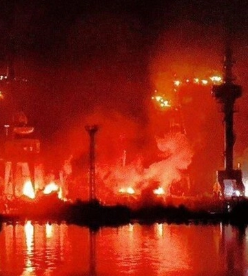 В результате ночной атаки повреждены два российских корабля в Севастополе - минобороны РФ