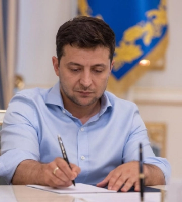 Зеленський підписав закон “про державні резерви”. Документ набуде чинності за три місяці