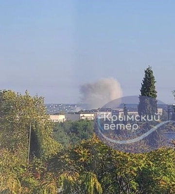 В Крыму звучит сирена, в Севастополе поднимается столб дыма